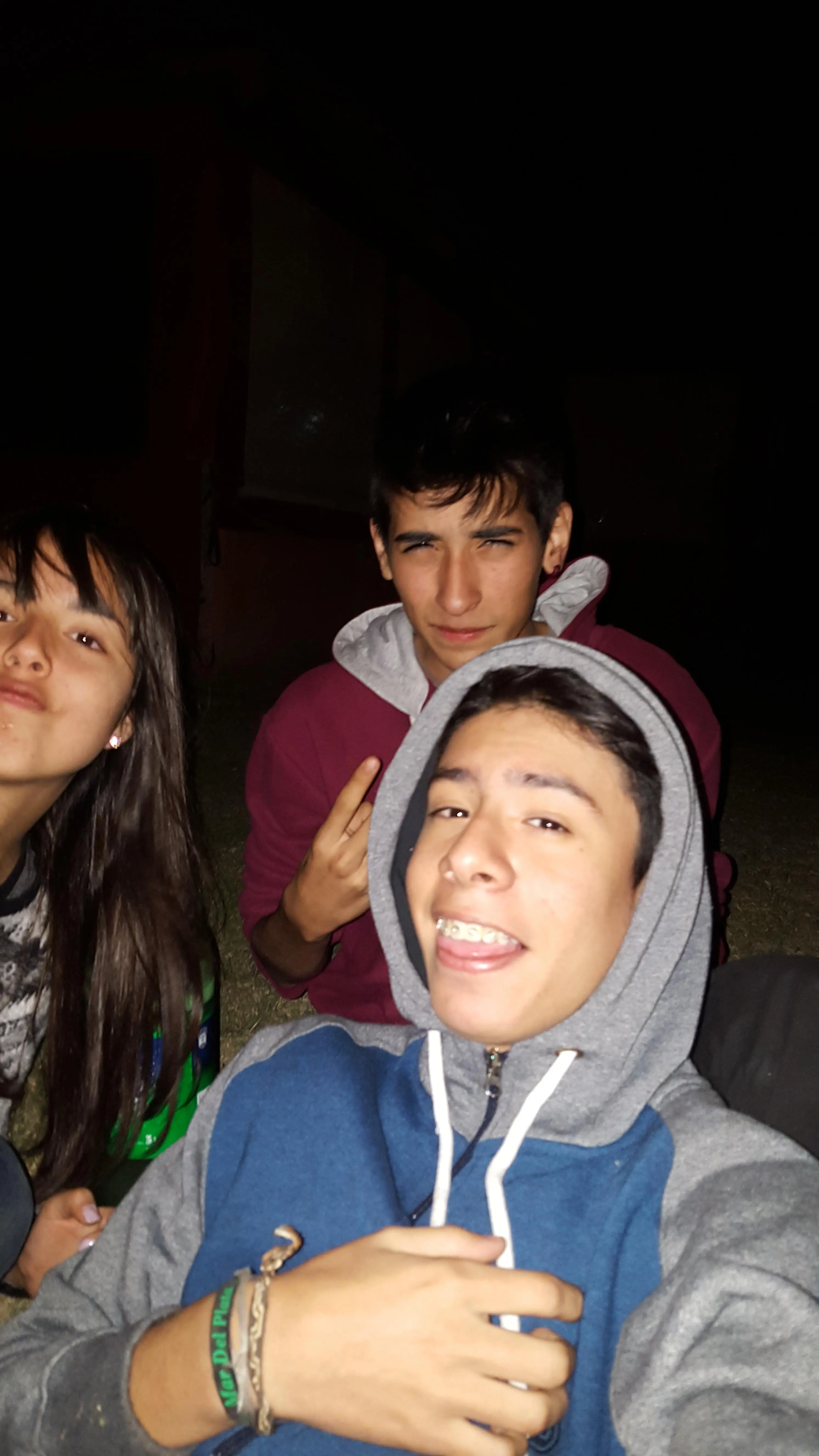 Mira esas fotos papa , entra y pasa.