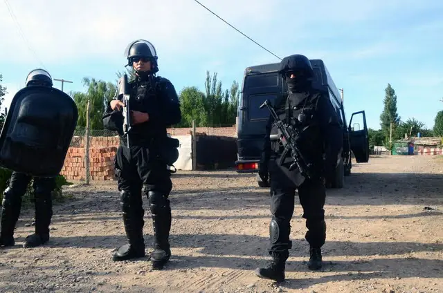 policias