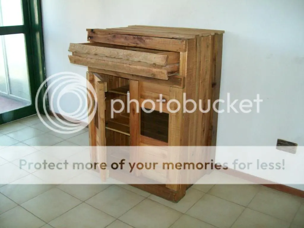 Muebles hechos en el dpto con madera reciclada -propio-