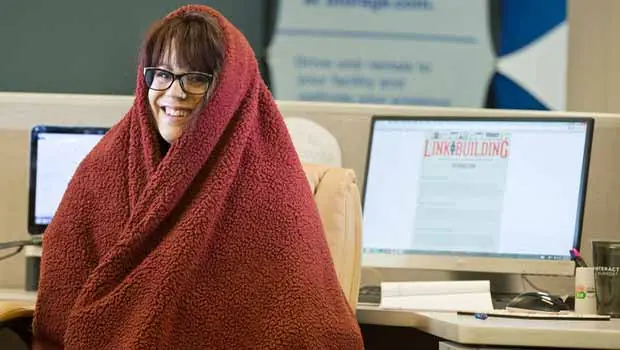¿Por qué ellas sienten más frío en las oficinas?