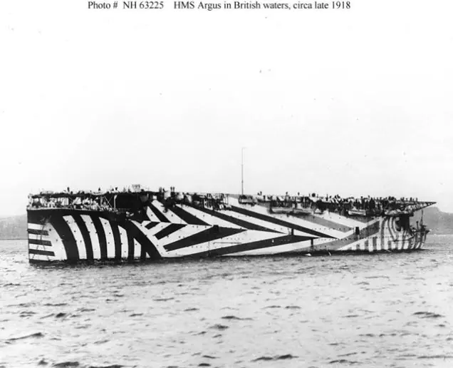 barcos camuflados