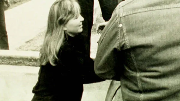 Pistolera argenta que salió de un guión de Tarantino