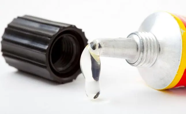 ¿Cómo hacer pegamento casero?