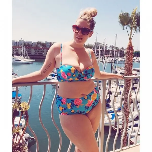 20 mujeres que usan bikini con unos kilos de más.