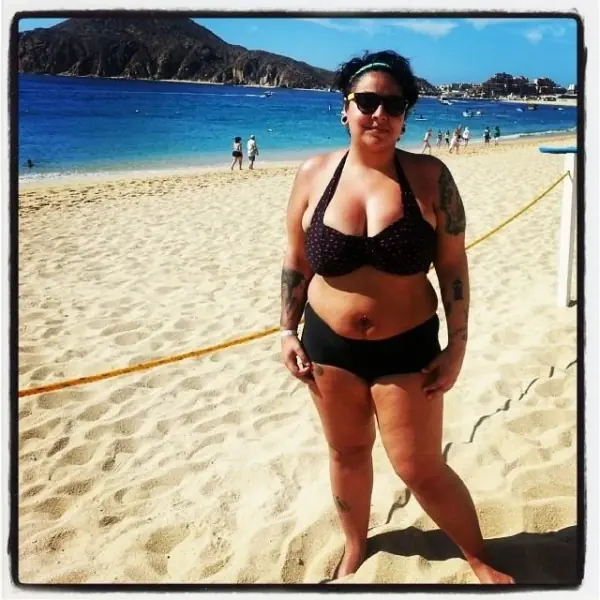 20 mujeres que usan bikini con unos kilos de más.