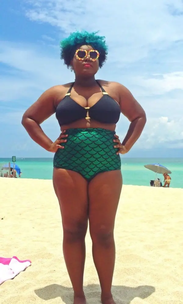 20 mujeres que usan bikini con unos kilos de más.