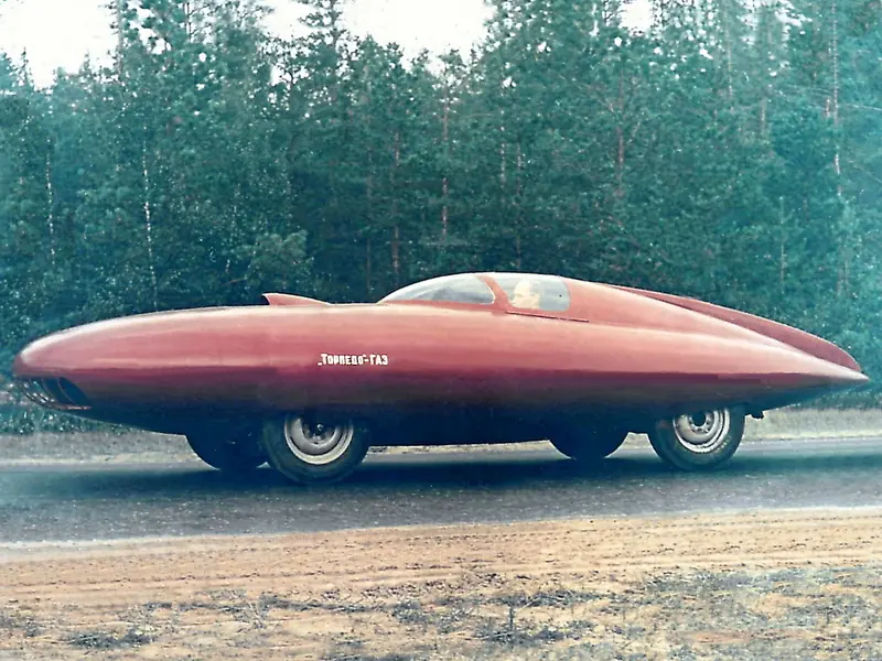 Los 11 coches de la URSS que se adelantaron a su tiempo
