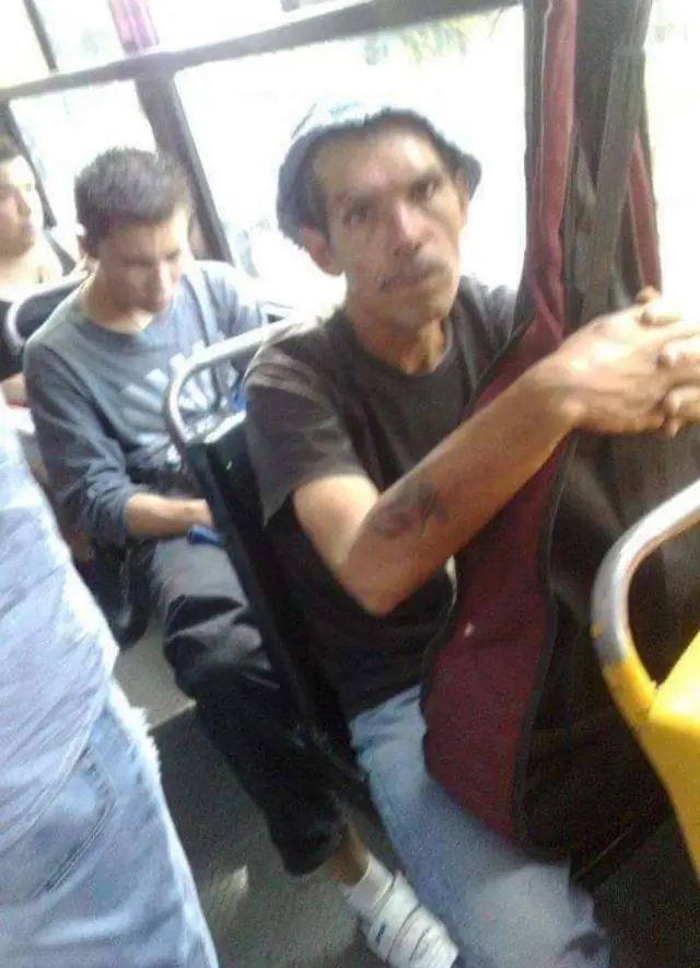 los famosos tambien viajan en transporte publico.