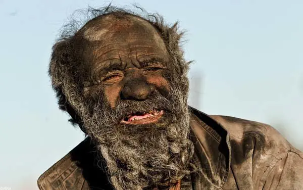Conocé la historia del hombre que pasó 60 años sin bañarse