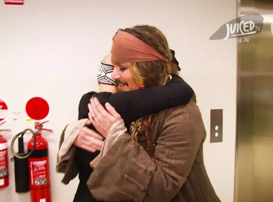Johnny Depp visita un hospital infantil vestido de Jack