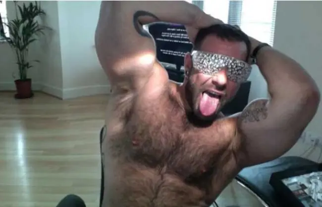 Actor de porno gay contrabandeaba drogas en el ano