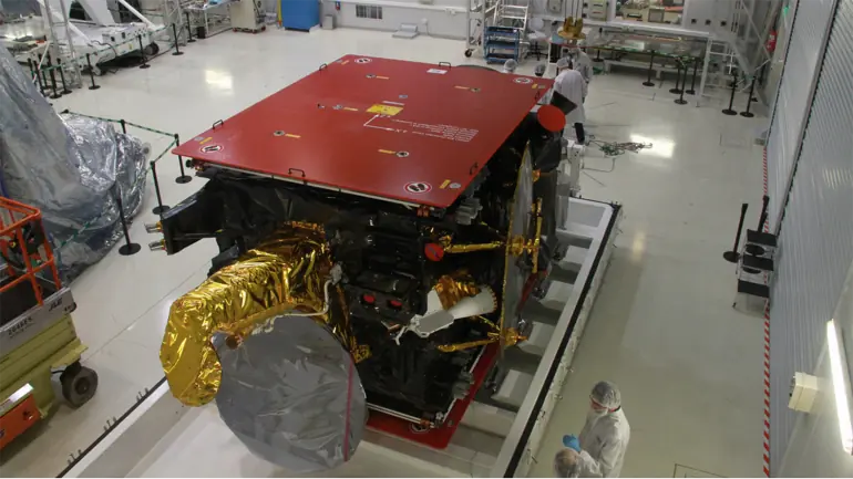 El satélite argentino ARSAT 2 partió hacia Guayana Francesa