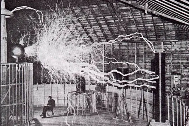 Como fabricar una mini bobina de Tesla facil.