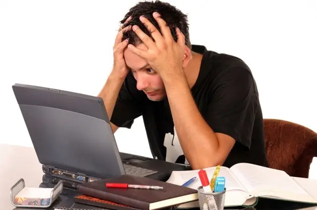 Mi novia me dejo porque no le conteste un WhatsApp