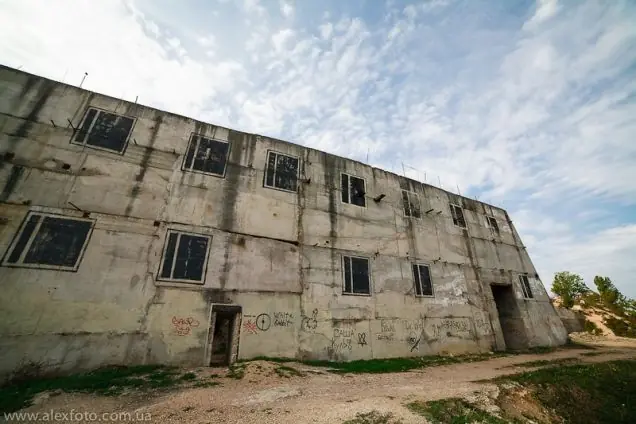 El distópico mundo de las bases de submarinos abandonadas