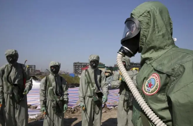 El fuego no se apaga en Tianjin, China.