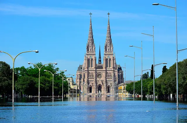 Idea para que el agua no entre a las casas en inundaciones