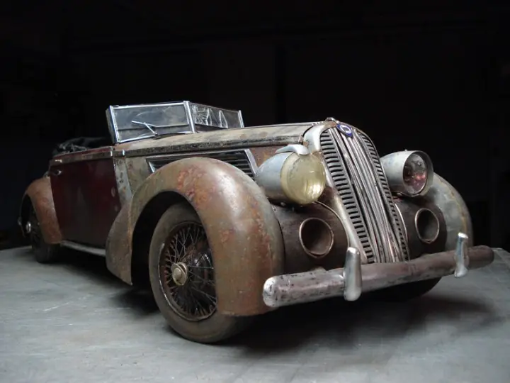 mirá estos autos viejos y destruídos papá