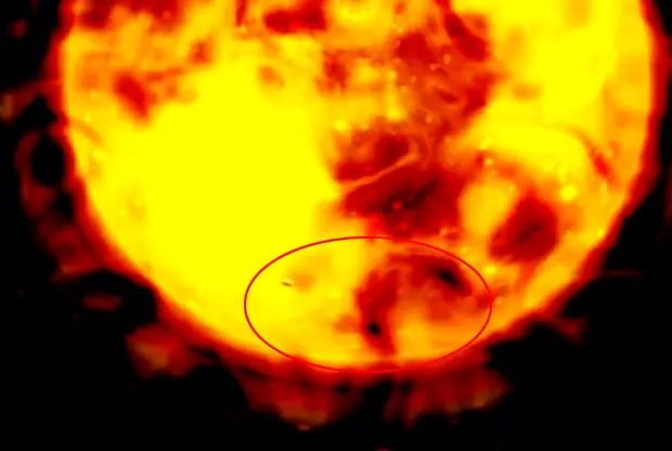 Ovni "Ataca" al sol con una explosión