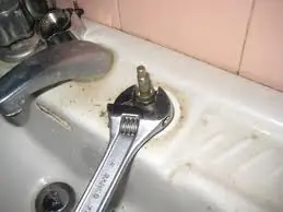 como cambiar un cuerito de canilla !!
