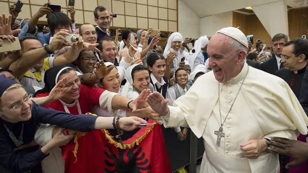 Francisco revela de quién es la cruz que lleva en el pecho