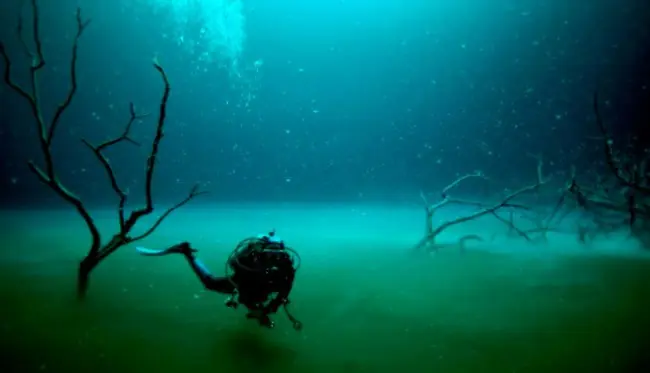 10 Cosas Extrañas Encontradas Bajo El Agua.