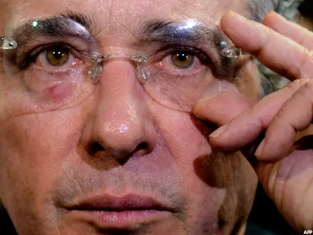 Álvaro Uribe Vélez; ¿del desespero a la esquizofrenia?