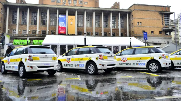 primeros taxis eléctricos para Montevideo
