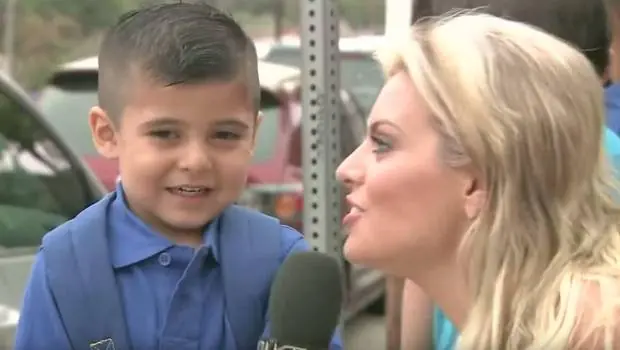 Periodista hace llorar a niño tras recordar a su mamá