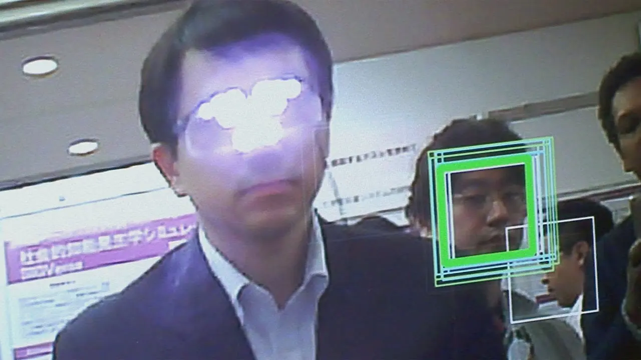 Lentes que impiden el reconocimiento facial en fotos