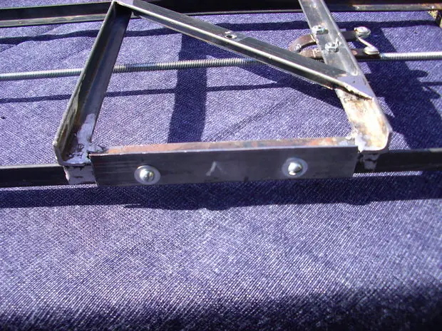Armate un torno de pobre, si no te dan los bits. Toma Lince.