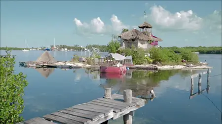 una isla hecha con 300 mil botellas de plastico reciclado