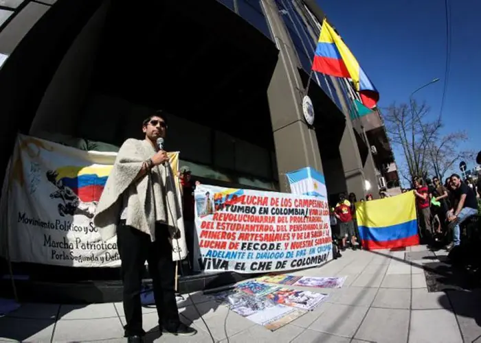 Amigo latinoamericano disculpanos por estos colombianos