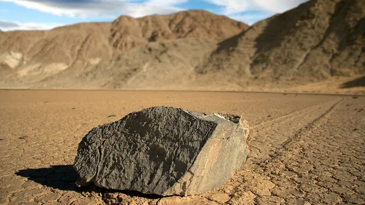 Resuelven el misterio de las rocas 'viajeras'