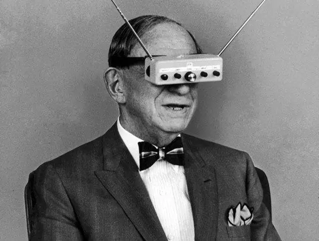 Primera consola Portatil de realidad virtual. 1932