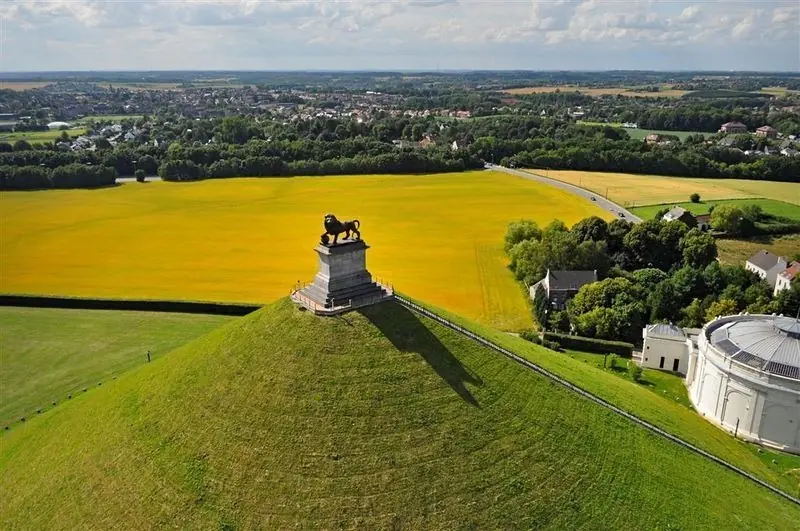 Montículo del León en el campo de batalla de Waterloo