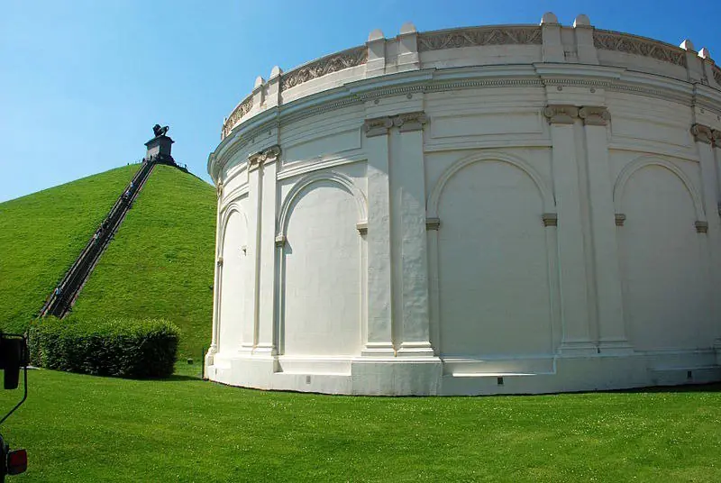 Montículo del León en el campo de batalla de Waterloo