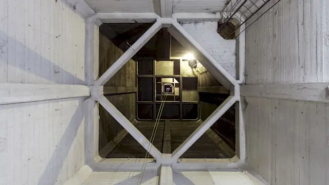 El proceso para hacer “desaparecer” la punta del Obelisco.