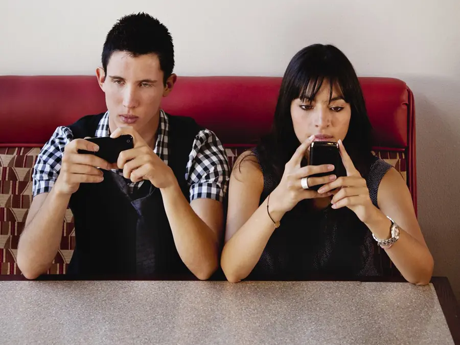 ¿Sos adicto al celu? 10 claves que te permitirán descubrirlo