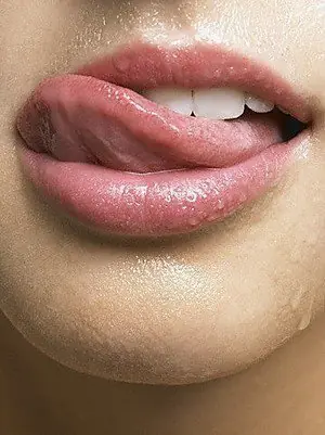 Azafata, Por abocarse 90 mil euros al mes ganaba