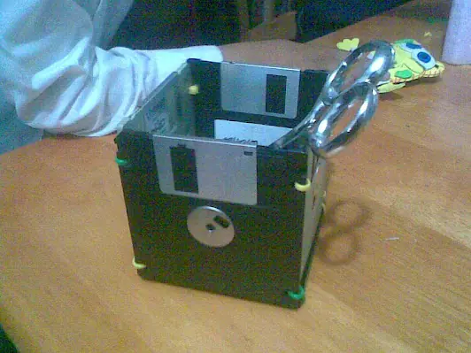 porta lapices de diskettes