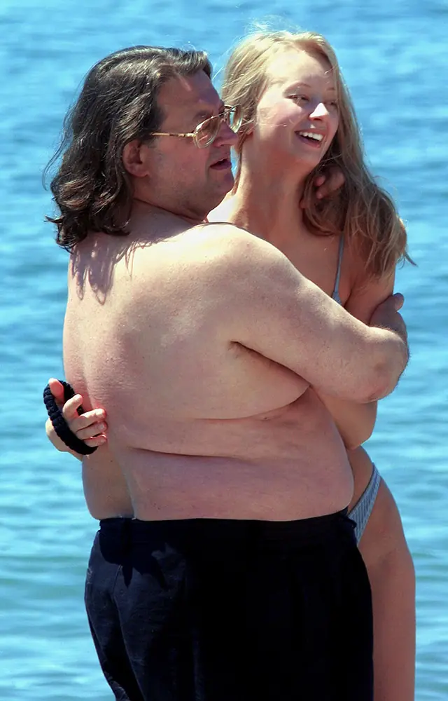 mujeres con hombres mayores