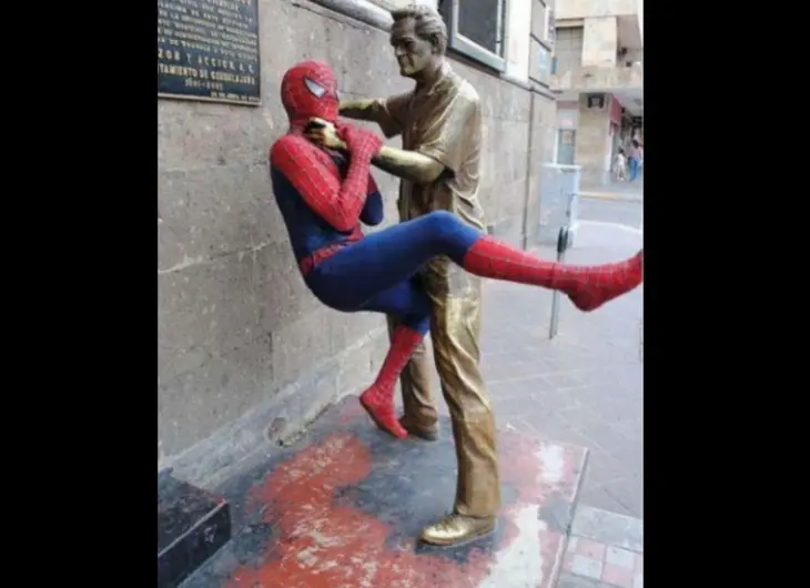 20 fotos graciosas de personas con estatuas