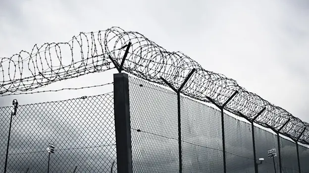 Por ser él [Escrito propio]