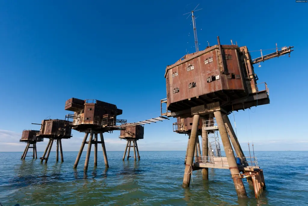 Fortalezas marinas en el medio de la nada