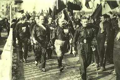 Las seis características fundamentales del fascismo.