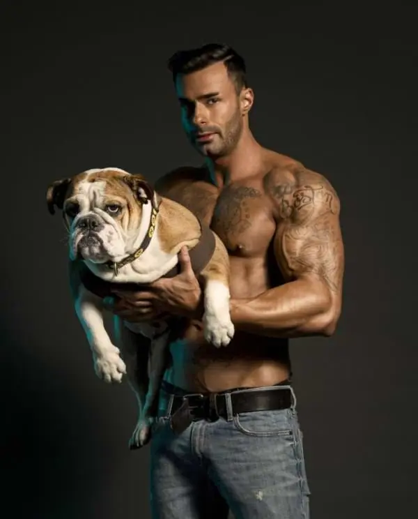 Calendario masculino que ayuda a salvar a perros abandonados Calendario masculino que ayuda a salvar a perros abandonados
