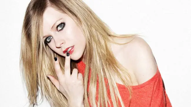 Avril Lavigne murio en 2003? La reemplazo una actriz, pasa!