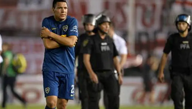 A Chavez le agarro frio cerca de la platea de Riber