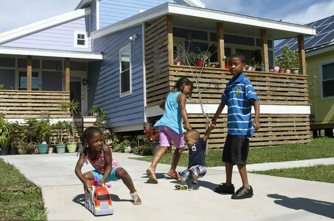 Brad Pitt ha construido casas para cientos de familias Brad Pitt ha construido casas para cientos de familias